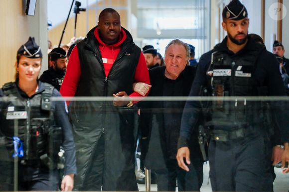 Gérard Depardieu à son procès pour agressions sexuelles sur deux femmes lors d'un tournage de film en 2021, au tribunal correctionnel de Paris, France, le 27 mars 2025. © Christophe Clovis/Bestimage