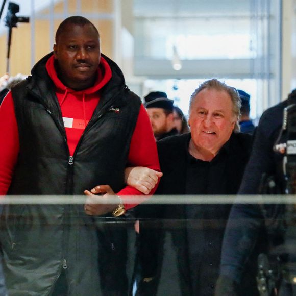 Gérard Depardieu à son procès pour agressions sexuelles sur deux femmes lors d'un tournage de film en 2021, au tribunal correctionnel de Paris, France, le 27 mars 2025. © Christophe Clovis/Bestimage