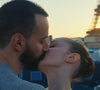 Ainsi que le danseur et acrobate Mathieu Forget, le fils de l'ancien champion de tennis Guy Forget. sa compagne, la danseuse Victoria Dauberville.

Mathieu Forget et sa compagne Victoria Dauberville dans le clip de "Dansons" (Vidéo officielle)