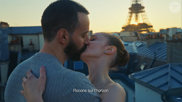 Ainsi que le danseur et acrobate Mathieu Forget, le fils de l'ancien champion de tennis Guy Forget. sa compagne, la danseuse Victoria Dauberville.

Mathieu Forget et sa compagne Victoria Dauberville dans le clip de "Dansons" (Vidéo officielle)
