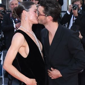 Natasha Andrews et Pierre Niney au 77ème Festival de Cannes pour Le Comte de Monte Cristo.

© Bestimage