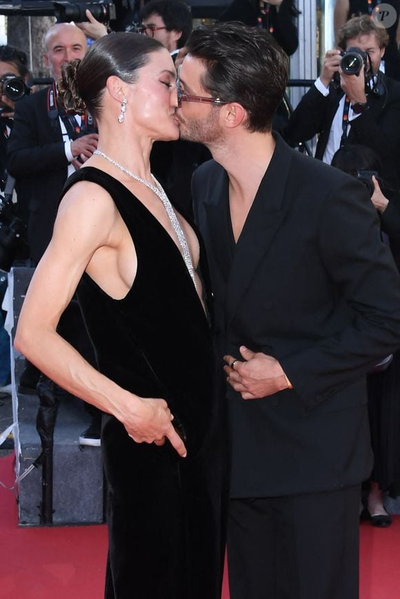Natasha Andrews et Pierre Niney au 77ème Festival de Cannes pour Le Comte de Monte Cristo.

© Bestimage