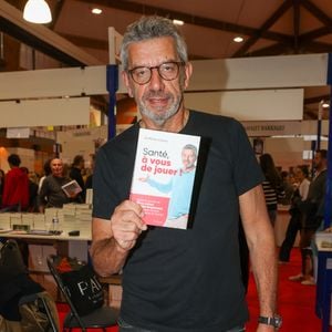 Michel Cymès, à la Halle Georges Brassens de Brive-la-Gaillarde pour la Foire du Livre de Brive , le 9 novembre 2024. © Jean-Marc Lhomer / Bestimage