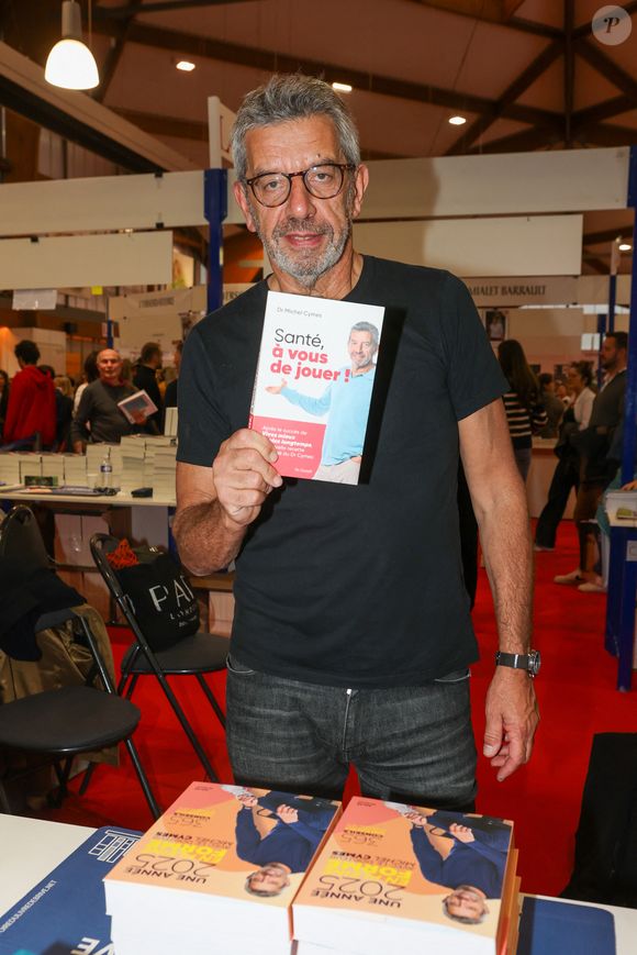 Michel Cymès, à la Halle Georges Brassens de Brive-la-Gaillarde pour la Foire du Livre de Brive , le 9 novembre 2024. © Jean-Marc Lhomer / Bestimage