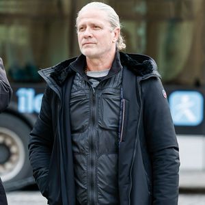 Il affirme utiliser cette pratique notamment lorsqu’il est stressé ou blessé et dit ne pas savoir s’il s’agit d’un don.

Emmanuel Petit - Arrivées à la cérémonie religieuse en hommage à Rolland Courbis en l’église de la Madeleine à Paris, France, le 14 janvier 2026. © Jacovides-Moreau/Bestimage