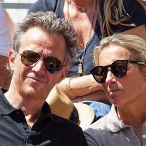 Anne-Sophie Lapix et son mari Arthur Sadoun en tribunes lors des Internationaux de France de tennis de Roland Garros 2023 à Paris, France, le 4 juin 2023. © Cyril Moreau/Bestimage
