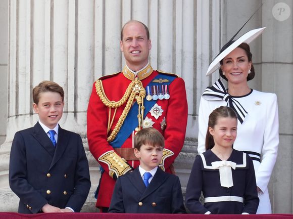 Le prince William, prince de Galles, Catherine Kate Middleton, princesse de Galles, le prince George, le prince Louis et la princesse Charlotte - Les membres de la famille royale britannique au balcon du Palais de Buckingham lors de la parade militaire "Trooping the Colour" à Londres le 15 juin 2024 © Julien Burton / Bestimage