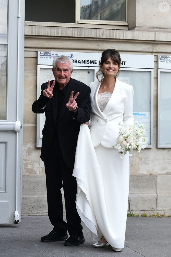 Elle racontait : "Quand on vit avec Claude Lelouch, on sait qu'il est comme ça."

Claude Lelouch et Valérie Perrin - Mariage de Claude Lelouch à la mairie du 18ème à Paris. Le 17 juin 2023