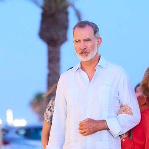 La reine Letizia, Le roi Felipe VI, La reine Sofia - La famille royale d'Espagne à son arrivée au restaurant Mia pour dîner pendant leurs vacances d'été à Majorque. Le 4 août 2024
© Jack Abuin / Zuma Press / Bestimage