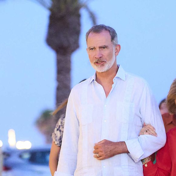 La reine Letizia, Le roi Felipe VI, La reine Sofia - La famille royale d'Espagne à son arrivée au restaurant Mia pour dîner pendant leurs vacances d'été à Majorque. Le 4 août 2024
© Jack Abuin / Zuma Press / Bestimage