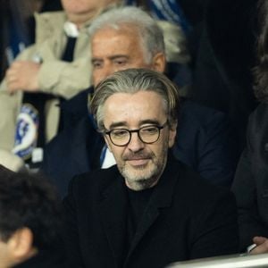 Benjamin Patou, Pierre-Antoine Capton, Nicolas Sarkozy - Célébrités dans les tribunes du match de 8ème de finale aller de la Ligue Des Champions 2025-2026 (LDC) "PSG - Chelsea (5-2)" au Parc des Princes à Paris le 11 mars 2026. © Cyril Moreau/Bestimage