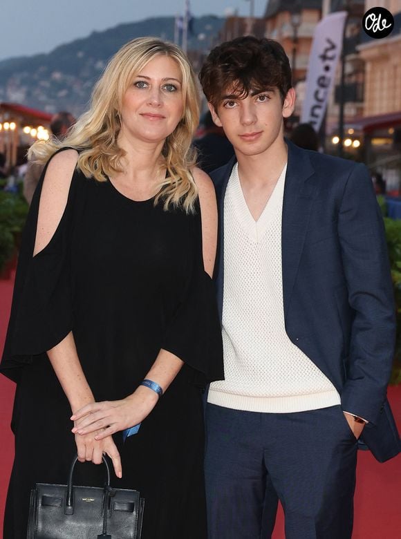 Amanda Sthers et Léon Hesby sur le tapis rouge du prix du court métrage lors du 37ème festival du film de Cabourg (37ème journées romantiques du 14 au 18 juin 2023), à Cabourg, France, le 16 juin 2023. © Coadic Guirec/Bestimage