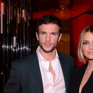 Hugo Philip et sa compagne Caroline Receveur lors de la soirée de lancement du nouveau parfum Boss "The scent absolute" à l'hôtel Mandarin Oriental à Paris le 13 novembre 2019.
© Rachid Bellak/Bestimage