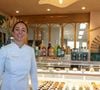Très attachée à l’île de Ré, où elle passait ses vacances enfant, elle réalise ainsi un projet personnel.

La meilleure pâtissière du monde Nina Métayer lors de l'inauguration de sa boulangerie-pâtisserie "Fournil par Nina" à La Rochelle, France, le 16 novembre 2024.  © Jean-Marc Lhomer/Bestimage