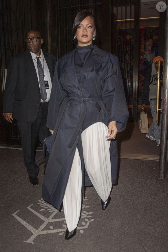 New York, NY – À l’issue des CFDA Fashion Awards 2025, Rihanna et A$AP Rocky ont été aperçus se rendant dîner au restaurant italien haut de gamme ALBA à New York, pour célébrer la victoire de Rocky, qui a reçu le Fashion Icon Award.

Backgrid USA / Bestimage