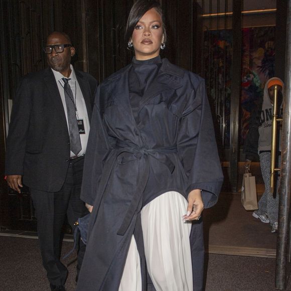 New York, NY – À l’issue des CFDA Fashion Awards 2025, Rihanna et A$AP Rocky ont été aperçus se rendant dîner au restaurant italien haut de gamme ALBA à New York, pour célébrer la victoire de Rocky, qui a reçu le Fashion Icon Award.

Backgrid USA / Bestimage
