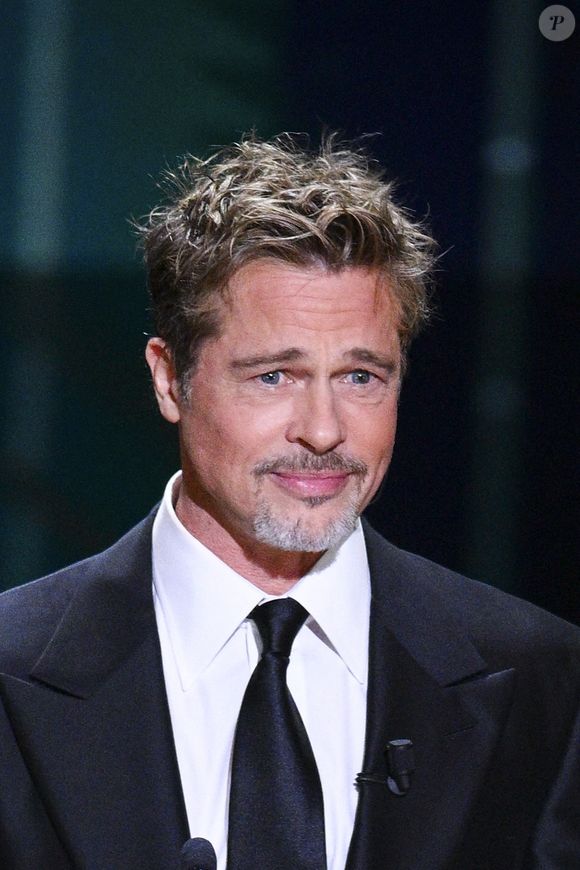 "Brad Pitt ! (Rires) Je suis un très grand fan. Je lui ai déjà demandé une photo il y a quelques années, mais il avait refusé. Je me dis que tourner avec lui serait une bonne occasion de retenter ma chance."

Brad Pitt remet un César d'honneur lors de la 48ème cérémonie des César à l'Olympia à Paris le 24 février 2023.
© JB Autissier / Panoramic / Bestimage