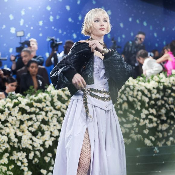 Angèle sur le tapis rouge du gala du Met 2025, le lundi 5 mai 2025 à New York. 

Photo : BFA.com / Backgrid USA / Bestimage