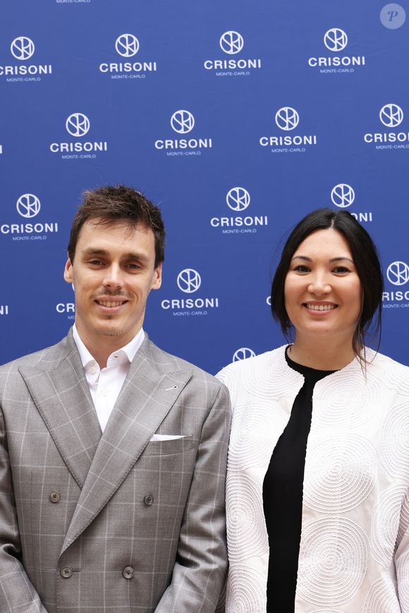 Que va-t-elle faire désormais ? Marie Ducruet reste évasive tout en donnant rendez-vous prochainement à sa communauté pour ce qui ressemble à l'annonce de sa suite professionnelle 

Exclusif - Louis Ducret et sa femme Marie - Crisoni inaugure une nouvelle boutique pour les femmes rue Princesse Caroline en présence de ses ambassadeurs Louis et Marie Ducruet le 6 juin 2024. © Claudia Albuquerque/Bestimage