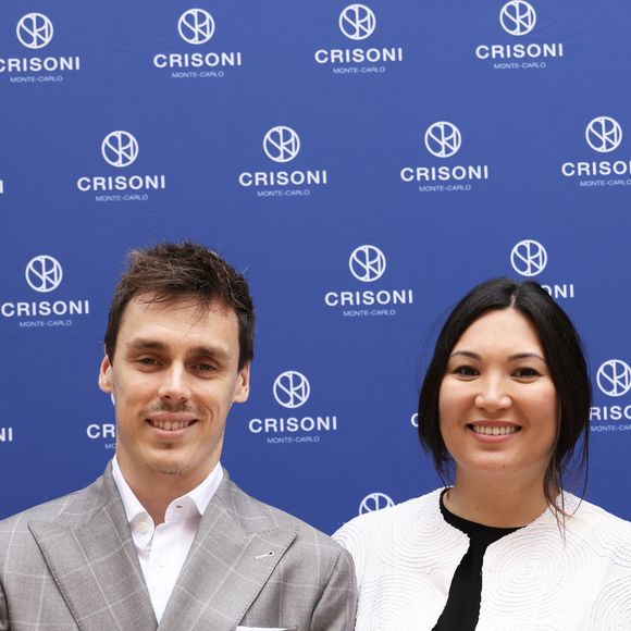 Que va-t-elle faire désormais ? Marie Ducruet reste évasive tout en donnant rendez-vous prochainement à sa communauté pour ce qui ressemble à l'annonce de sa suite professionnelle 

Exclusif - Louis Ducret et sa femme Marie - Crisoni inaugure une nouvelle boutique pour les femmes rue Princesse Caroline en présence de ses ambassadeurs Louis et Marie Ducruet le 6 juin 2024. © Claudia Albuquerque/Bestimage