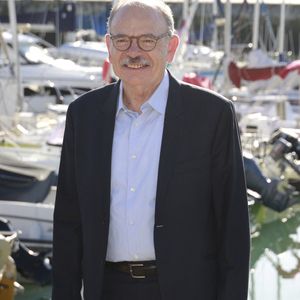 En effet, loin de l'agitation et du tumulte parisien, Jean-Pierre Darroussin a trouvé son équilibre dans le sud de la France.

Jean-Pierre Darroussin de la série Monsieur
La 27e édition du Festival de la Fiction de La Rochelle, mercredi 17 septembre 2025. © Christophe Aubert via Bestimage