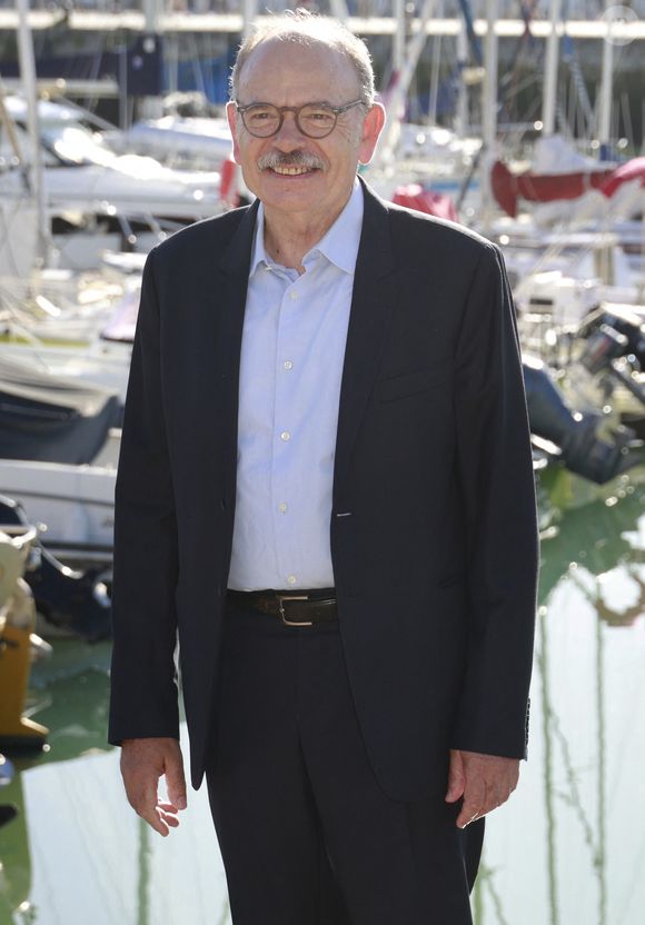 En effet, loin de l'agitation et du tumulte parisien, Jean-Pierre Darroussin a trouvé son équilibre dans le sud de la France.

Jean-Pierre Darroussin de la série Monsieur
La 27e édition du Festival de la Fiction de La Rochelle, mercredi 17 septembre 2025. © Christophe Aubert via Bestimage