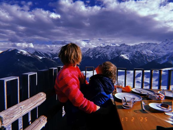 Les enfants héritent déjà de la chevelure blonde de leur célèbre mère.

Photo des enfants de Marie Kremer et Bruno Debrandt.

Compte Instagram de Marie Kremer @mariekremerbxl