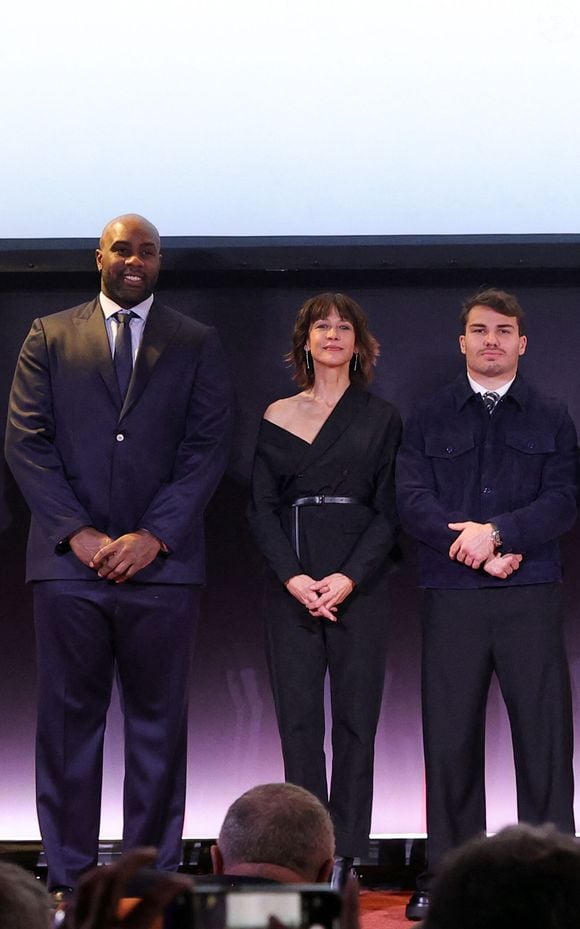 Teddy Riner,  Sophie Marceau,  Antoine Dupont - Le président Emmanuel Macron lors de la présentation du pavillon français de l'exposition universelle Osaka 2025 à la Cité de l'architecture et du patrimoine à Paris le 4 février 2025 © Teresa Suarez / Pool / Bestimage