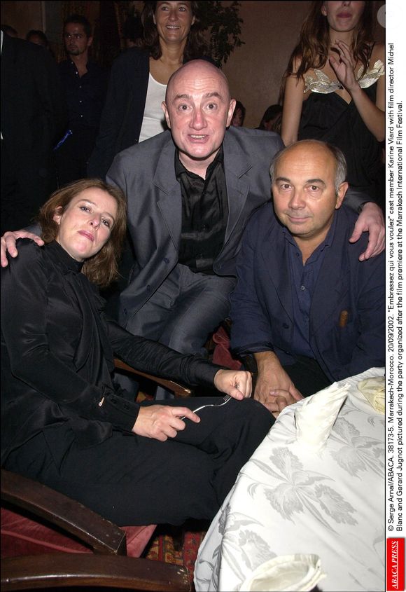 Serge Arnal/ABACA. 38173-5. Marrakech-Maroc. 20/09/2002. Karin Viard, actrice du film Embrassez qui vous voudrez, avec le réalisateur Michel Blanc et Gérard Jugnot lors de la soirée organisée après la première du film au Festival International du Film de Marrakech.