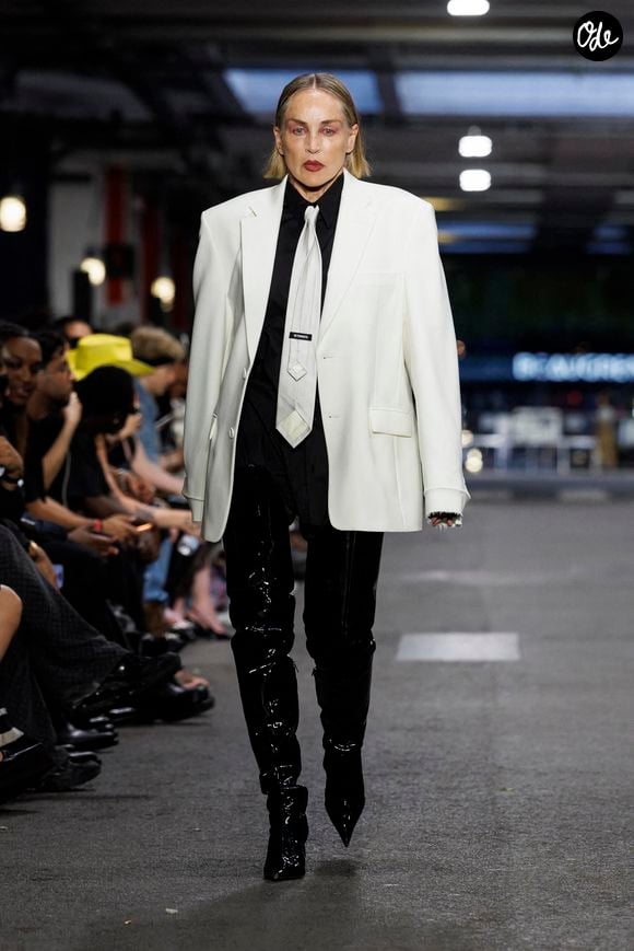 Sharon Stone lors du défilé Vêtements printemps-été 2027, dans le cadre de la Fashion Week masculine de Paris, en juin 2026 - Paris, France, le 26/06/2026