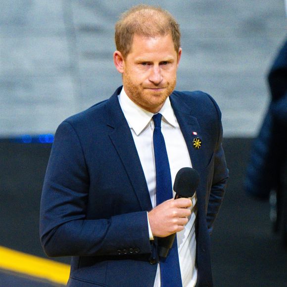 Dans un communiqué, Harry a démenti toute interprétation sur le ton de leurs échanges.

Le prince Harry assiste à la cérémonie d'ouverture des "Invictus Games Vancouver Whistler" au Canada. Photo : Backgrid USA / Bestimage