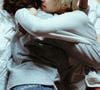L'anxiété sociale et le manque de confiance en soi renforcent parfois la réticence aux démonstrations d'affection.
