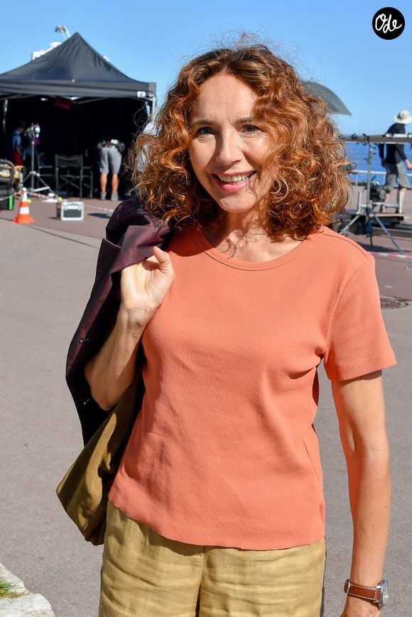 Isabel Otero et Hubert Roulleau sur le tournage de la série "Crimes parfaits" (France 3) sur la promenade des Anglais et sur la plage Beau Rivage à Nice, sous la direction d'Emmanuel Rigaut. Le 23 juin 2020. 

Photo : AGENCE / BESTIMAGE