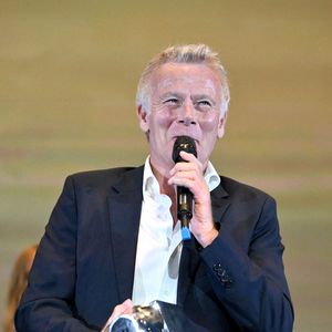 Franck Dubosc, prix Romain Gary, lors de la soirée de clôture de la 7e édition du festival Cineroman à Nice le 4 octobre 2025. © Bebert-Jacovides/Bestimage