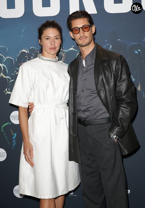 Pierre Niney et sa compagne Natasha Andrews - Avant-première de la série "Gourou" au cinéma Pathé Palace à Paris le 26 janvier 2026. © Coadic Guirec/Bestimage
