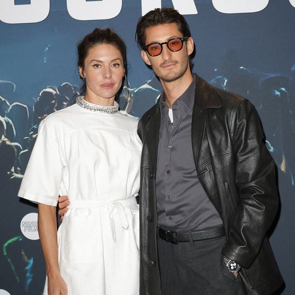 Pierre Niney et sa compagne Natasha Andrews - Avant-première de la série "Gourou" au cinéma Pathé Palace à Paris le 26 janvier 2026. © Coadic Guirec/Bestimage