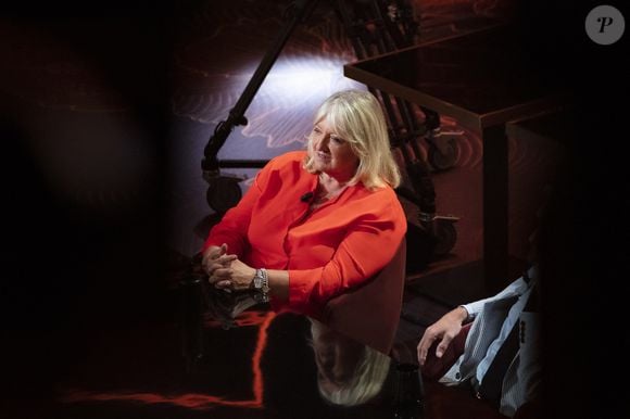 Charlotte de Turkheim - Pendant l'émission OEED (On Est En Direct), dernière de la saison, présentée par Laurent Ruquier et diffusée en direct le 5 juin 2021, sur France2 avec pour invités :
Charlotte de Turckheim pour son Livre : « Le Dictionnaire de ma vie » aux éditions Kero.
Satine Wallé : Yodelleuse de 17 ans.
Marina de Baleine : co-auteure du livre de Turckheim.
Patrick Moutomé : dresseur de chevaux.
Frédéric Beigbeder pour son Spectacle : « DJ Set Littéraire » au Bataclan, les vendredi 11 et samedi 12 juin 2021. Et le 1er et 2 juillet à Antibes.
et son Livre : « Bibliothèque de survie », éditions de l'Observatoire.
Vincent Macaigne pour le Film : « Médecin de nuit » d'Elie Wajeman, le 16 juin 2021.
Lola Dubini pour son CD : « Je te le dis » (Guaca Prod)
Spectacle : Scène du Point-Virgule, les 26 au 27 juin 2021
Edouard Philippe pour son Livre : « Impressions et lignes claires » chez JC Lattès avec Gilles Boyer.
Morgan Piquet : Dessinateur
Valérie Mairesse : Comédienne pour sa Pièce « Chasse à l'homme » au Festival « Rires en Bretagne » du 1er au 7 août.
Patxi pour son CD: « En basque » (Wagram Music).
Éric Ospital : Artisan-charcutier pour son Livre « Copains comme cochons » chez Tana.
Ramuntxo Courdé : chef cuisinier.
Pascale Robert-Diard pour son Livre : « Comprenne qui voudra », éditions de l'Iconoclaste avec Joseph Beauregard.
Karine Marsilly pour son Livre : « Ma vie avec les arbres », éditions Harper Collins.
Laetitia Krupa pour son Livre : « La tentation du Clown » chez Buchet-Chastel.
Joseph Macé-Scaron pour son Livre : « La surprise du Chef » aux éditions de l'Observatoire.
Miguel Bonnefoy pour son Livre « Héritage » chez Rivages. Prix des Libraires 2021.
Nicolas Espitalier pour son Livre « Vertige coquelicot » chez Hérodios.
Nicolas Rey pour son Livre « La Marge d'erreur », la semaine prochaine, 10 juin 2021, au Diable Vauvert.
Jacob Bourguigon & Laurent Brémond pour leur Livre « Je préfère les génies aux abrutis » chez Robert Laffont.
David Coudyser Producteur de spectacle
Les garçons et guillaume, à table de Guillaume Gallienne avec Maxence Marchand mis en scène par Peggy Dutti à partir du 10 juin au théâtre du Marais.
Sabotage : à partir du 9 juin jusqu'au 30 juin au théâtre du Marais. Podcast : « The show must go off. Saison 2, lundi 7 juin en direct du Grand Point Virgule à 18h.
Edouard Collin pour son Spectacle : « Mes adorées » tous les mardis à 20H30 jusqu'au 27 juillet au Théâtre du Marais. Complet en juin.
Rosa Bursztein pour son Spectacle : « Rosa », les mercredis à 21h15 au Point-Virgule, à partir du 9 juin.
- Paris, France, le 5 juin 2021. ©Jack Tribeca/Bestimage