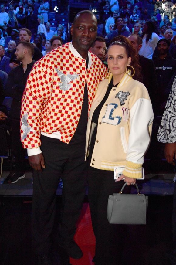 Omar Sy et sa femme Hélène - Célébrités assistent au match 1 du NBA Paris Games 2025 à L'Accor Arena Bercy à Paris le 23 janvier 2025. © Veeren/Bestimage