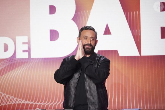 Exclusif - Cyril Hanouna, sur le plateau de l’émission « TPMP » présentée par C.Hanouna et diffusée en direct sur Youtube et sur toutes les box (SFR, FREE, Bouygues, MyCanal etc), Paris, France. © Jack Tribeca / Bestimage