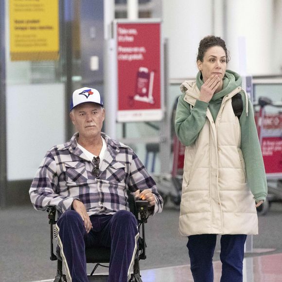 Eric Dane est aperçu en fauteuil roulant à la sortie de l'aéroport international de Toronto. L'acteur américain de 52 ans, star d'Euphoria, s'est engagé à poursuivre son travail et son combat contre la SLA. Photo par The ImageDirect / Bestimage