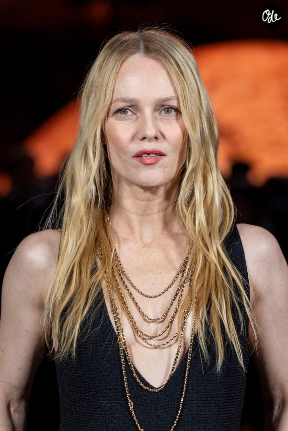 C'est pourquoi elle n'est ouvertement pas en accord avec le discours tenu par Vanessa Paradis.

Vanessa Paradis – Photo Call  du Défilé de mode Chanel Collection Printemps-Été 2026 dans le cadre de la Fashion Week de Paris, France, le 6 octobre 2025.
 
© Olivier Borde / Bestimage