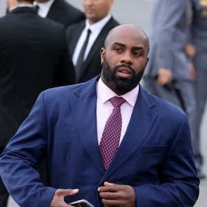 "Je suis donc contraint de renoncer à ma participation au tournoi de Lausanne", a-t-il annoncé à sa communauté.

Teddy Riner - Cérémonie d'accueil officielle du Président de la République, Emmanuel Macron et de Brigitte Macron sur la place Mechouar à Rabat au Maroc le 28 octobre 2024. © Dominique Jacovides/Bestimage