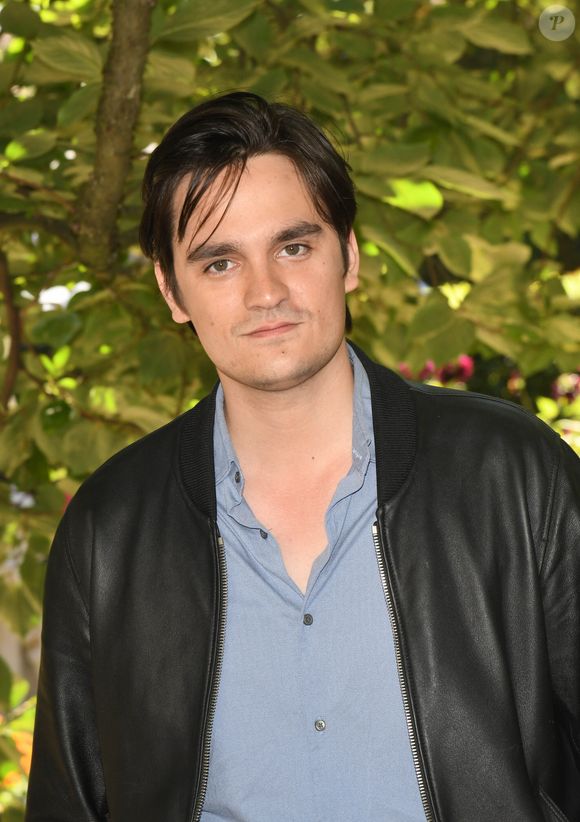 Elle qualifie les accusations de son frère de "scénario chimérique, calomnieux et paranoïaque"

Alain Fabien Delon - Photocall du film "Jours sauvages" lors du 14ème Festival du Film Francophone d'Angoulême. Le 28 août 2021
© Coadic Guirec / Bestimage