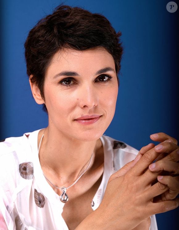 Églantine Éméyé pose lors d'une séance de studio à Paris, France, en juin 2016. Photo par Vim/Abaca
