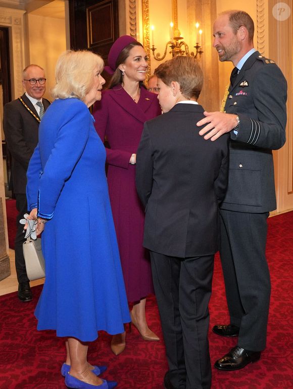 Camilla Parker Bowles, reine consort d'Angleterre, Catherine (Kate) Middleton, princesse de Galles, Le prince William, prince de Galles,Le prince George de Galles lors des célébrations de la seconde guerre mondiale le 5 mai 2025. Photo par Yui Mok/WPA-Pool / Julien Burton / Bestimage