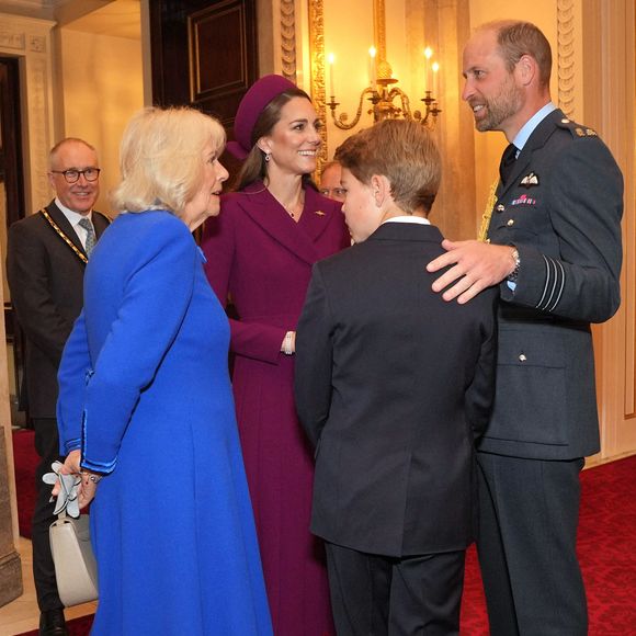 Camilla Parker Bowles, reine consort d'Angleterre, Catherine (Kate) Middleton, princesse de Galles, Le prince William, prince de Galles,Le prince George de Galles lors des célébrations de la seconde guerre mondiale le 5 mai 2025. Photo par Yui Mok/WPA-Pool / Julien Burton / Bestimage