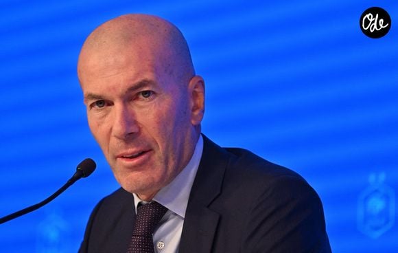 L'ancien international français de football Zinédine Zidane s'exprime lors d'une conférence de presse visant à le présenter comme le nouveau sélectionneur de l'équipe de France, au siège de la Fédération française de football (FFF) à Paris, le 28 juillet 2026. © Christian Liewig/Bestimage