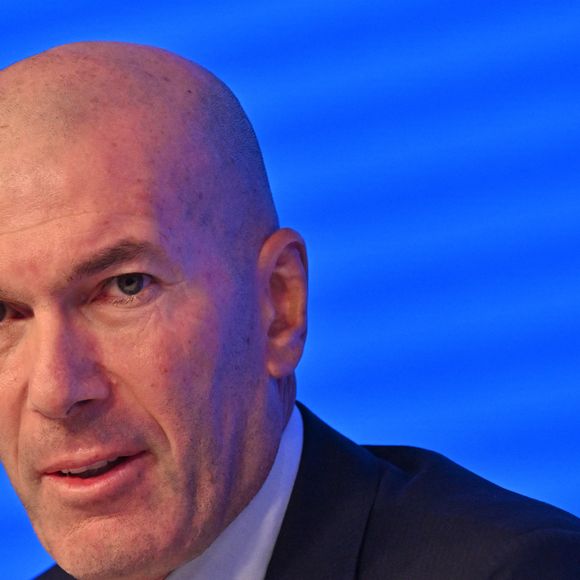L'ancien international français de football Zinédine Zidane s'exprime lors d'une conférence de presse visant à le présenter comme le nouveau sélectionneur de l'équipe de France, au siège de la Fédération française de football (FFF) à Paris, le 28 juillet 2026. © Christian Liewig/Bestimage
