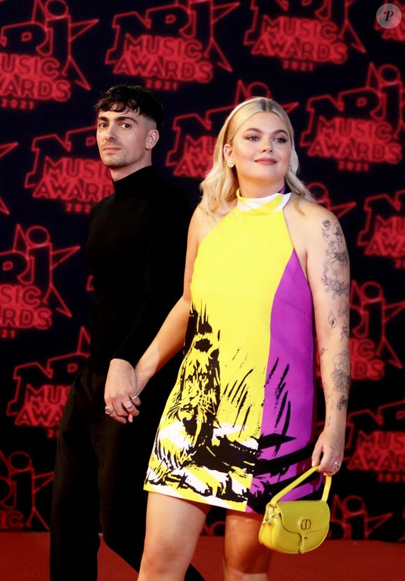 Florian Rossi et sa compagne Louane Emera lors de la 23ème édition des NRJ Music Awards 2021 au Palais des Festivals de Cannes, le 20 novembre 2021.
© Dominique Jacovides/Bestimage