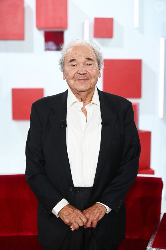Exclusif - Pierre Perret lors de l'enregistrement de l'émission Vivement Dimanche, au studio Rive gauche, à Paris, France, le 22 octobre 2025, présentée par M.Drucker, diffusée sur France 3 le 16 novembre 2025. © Guillaume Gaffiot/Bestimage